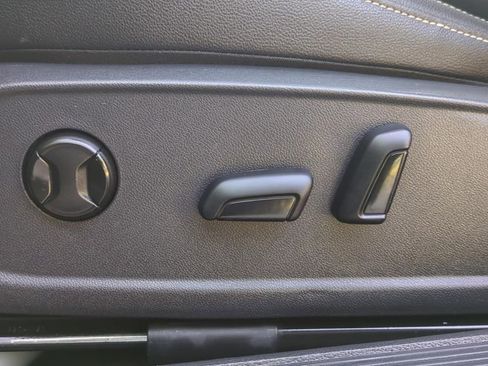 Used 2024 Volkswagen Jetta SE FWD image 15