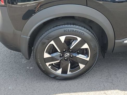 Certified 2025 Nissan Kicks SV AWD/4WD image 5