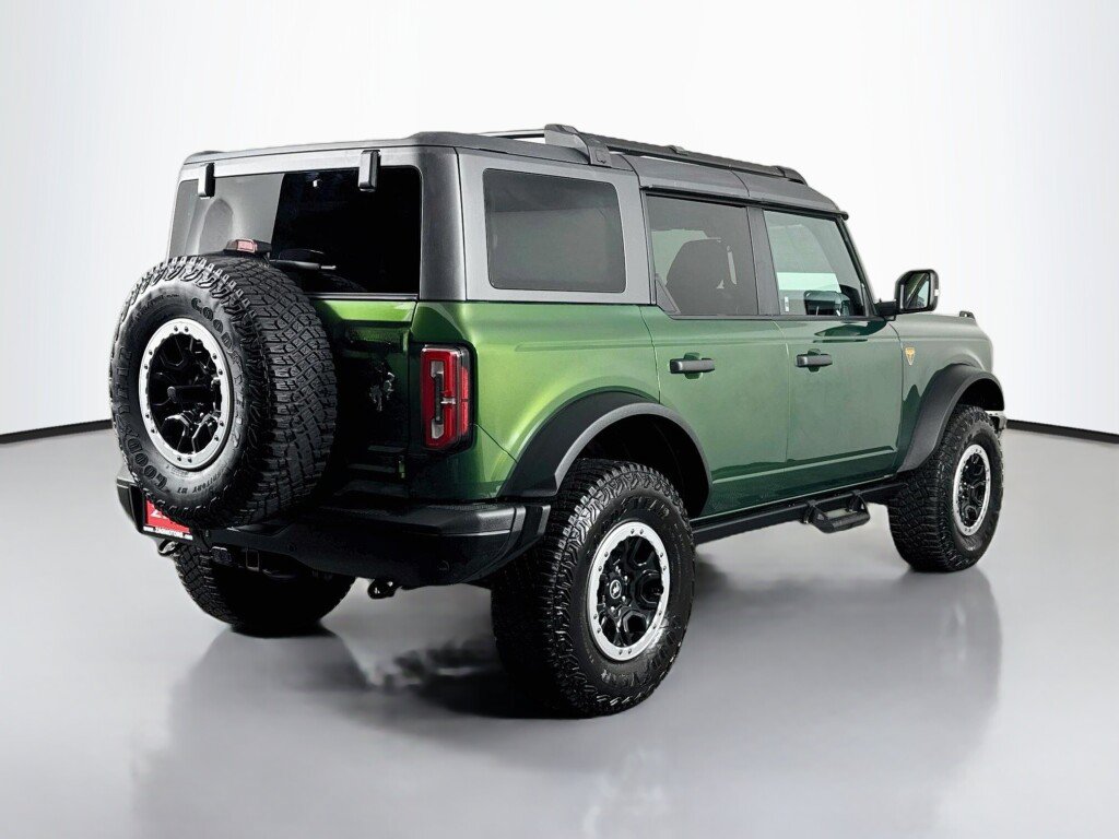 Used 2023 Ford Bronco Badlands w/ Sasquatch Package AWD/4WD image 5