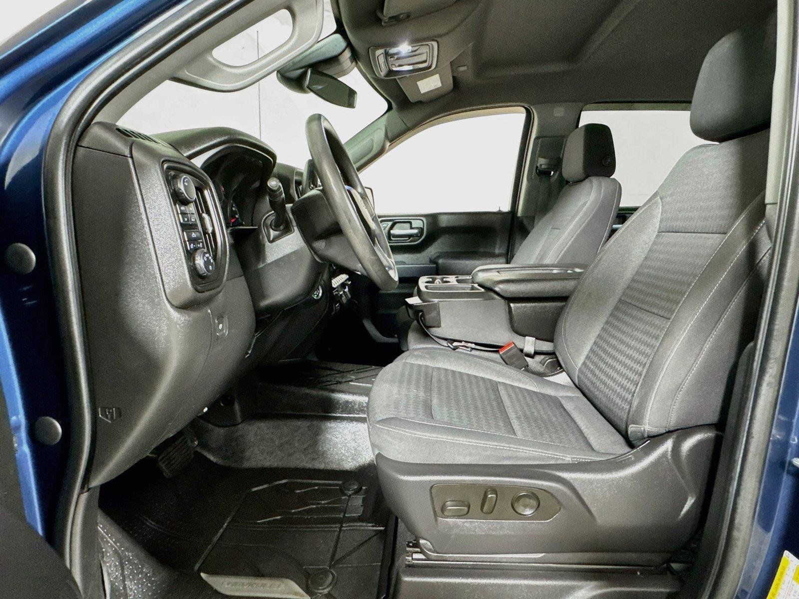 Used 2023 Chevrolet Silverado 1500 Custom AWD/4WD image 17