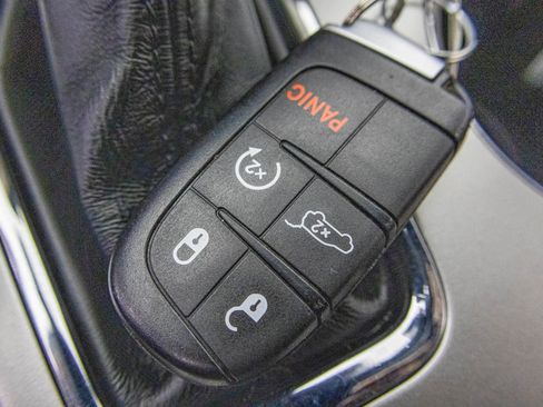 Used 2017 Jeep Grand Cherokee Altitude image 31