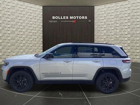 New 2026 Jeep Grand Cherokee Altitude AWD/4WD image 5