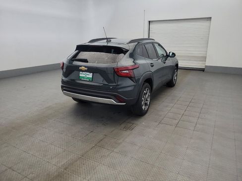 Used 2025 Chevrolet Trax LT FWD image 9