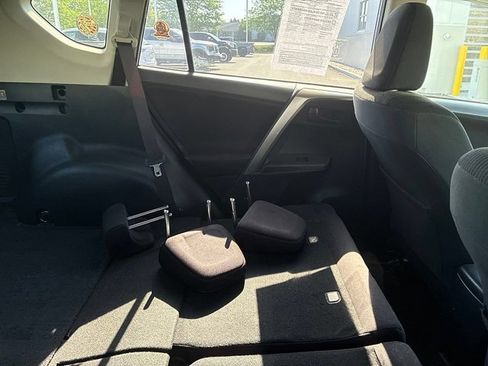 Used 2015 Toyota RAV4 LE AWD/4WD image 22