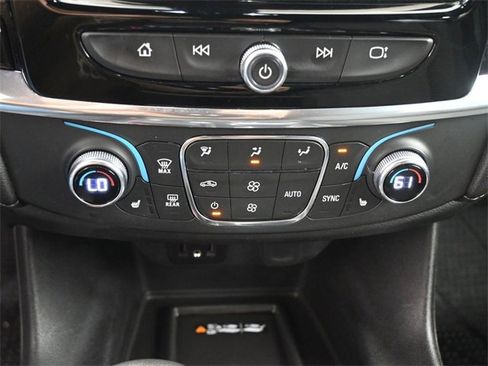 Used 2022 Chevrolet Traverse LT image 6