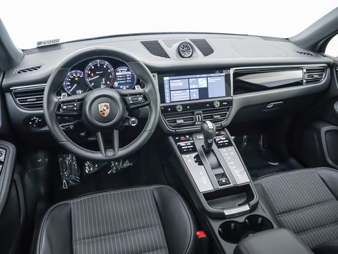 Certified 2025 Porsche Macan Turbo image 19