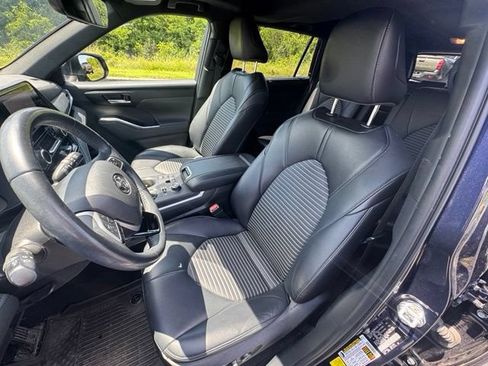 Used 2023 Toyota Highlander XSE AWD/4WD image 16