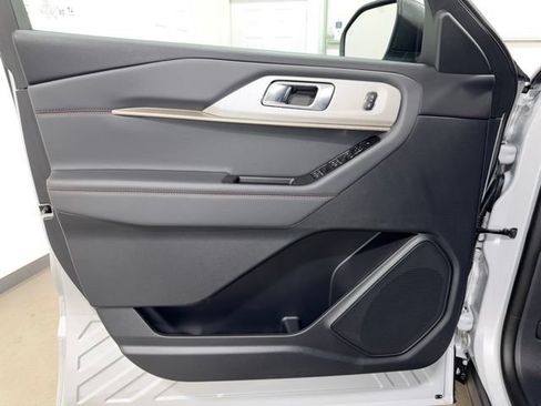New 2026 Ford Explorer Active AWD/4WD image 10