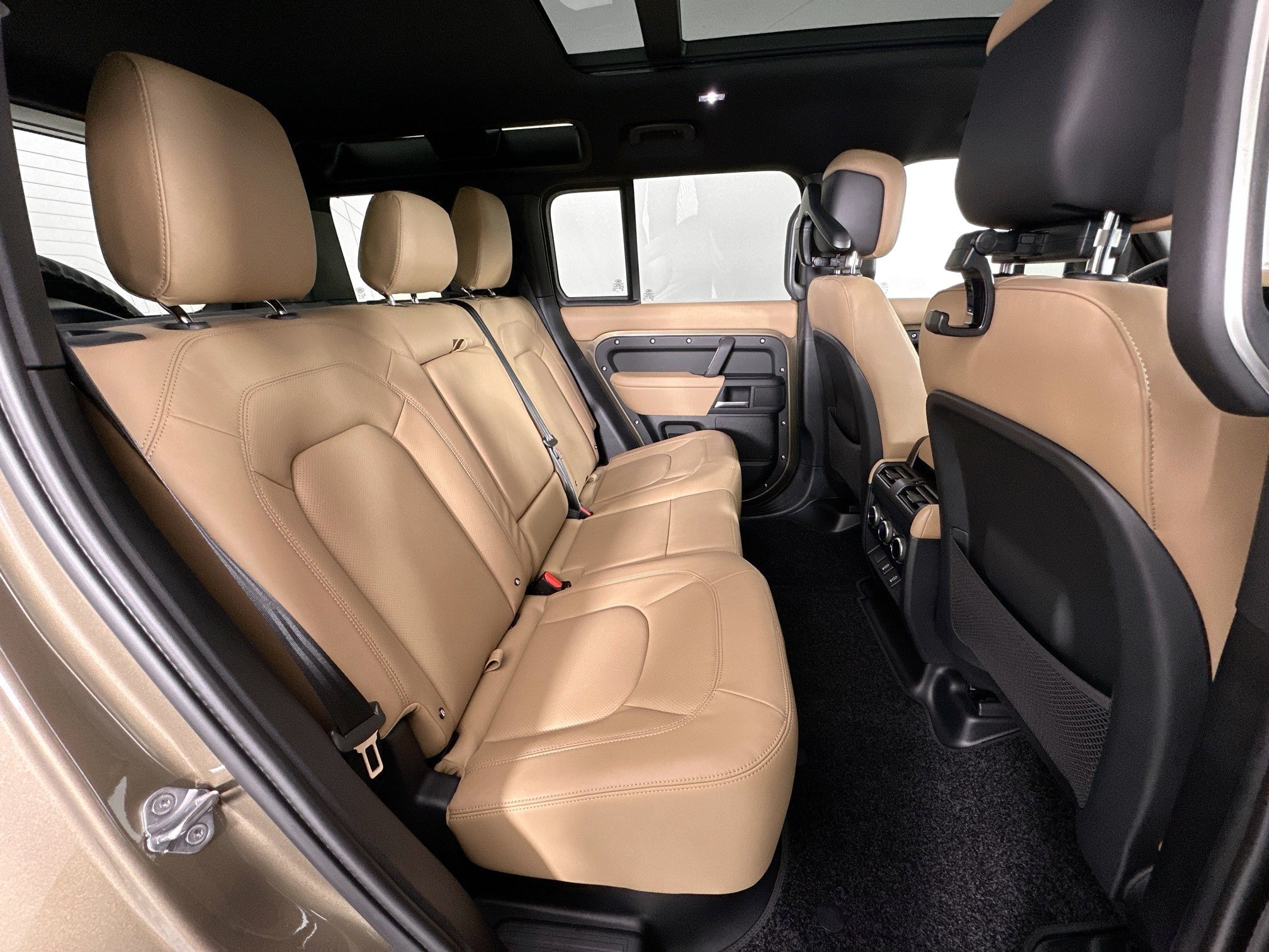 Certified 2026 Land Rover Defender 110 X-Dynamic SE AWD/4WD image 25