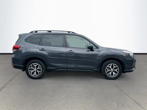 Used 2023 Subaru Forester Premium AWD/4WD image 8