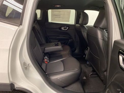 Used 2026 Jeep Compass Latitude image 25