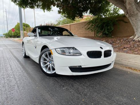 Used 2008 BMW Z4 3.0i RWD image 2