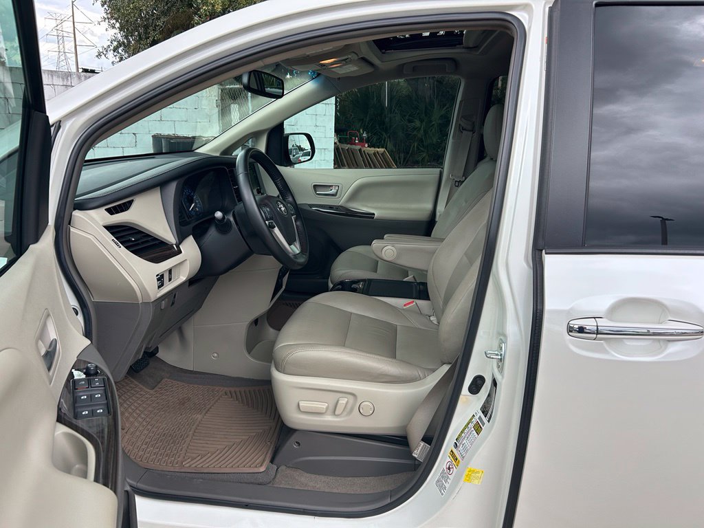 Used 2016 Toyota Sienna XLE FWD image 18