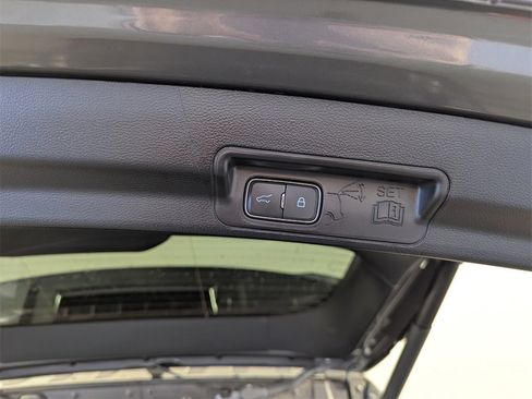 Used 2024 Ford Explorer XLT image 31