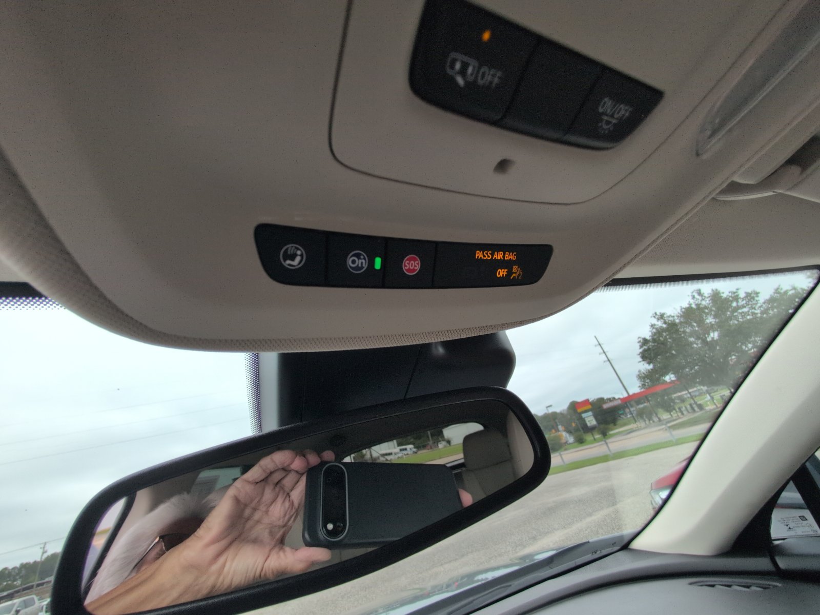 Used 2022 Buick Envision Essence w/ Safety Package FWD image 29