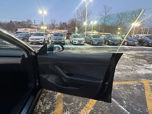 Used 2020 Tesla Model 3 Standard Range image 32