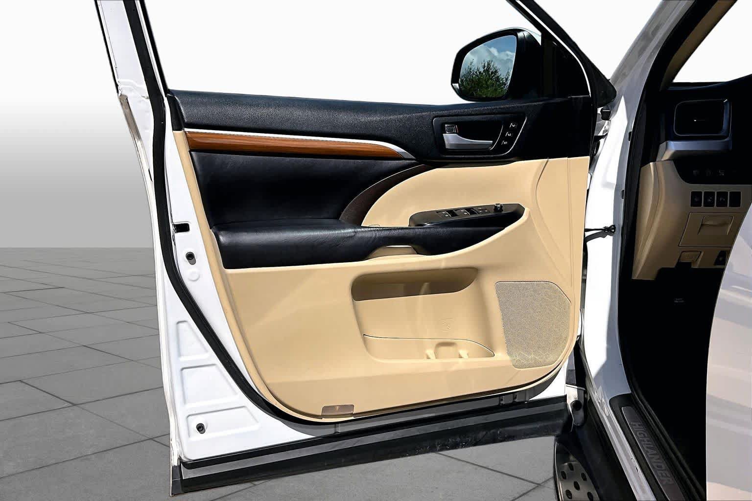 Used 2017 Toyota Highlander Limited Platinum FWD image 20