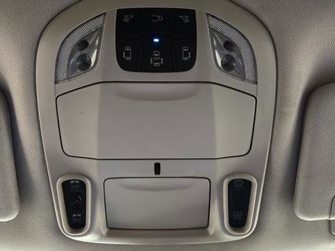 Used 2023 Chrysler Pacifica Limited w/ Uconnect Theater Family Group FWD image 39