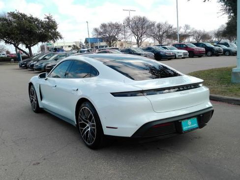 Used 2022 Porsche Taycan image 9