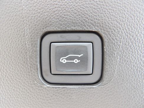 Used 2023 Chevrolet Traverse RS AWD/4WD image 26
