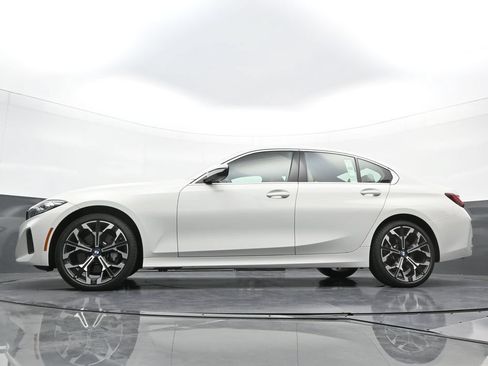 New 2025 BMW 330i xDrive Sedan w/ Convenience Package AWD/4WD image 24