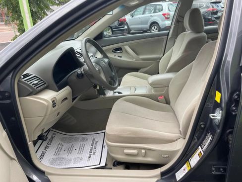 Used 2011 Toyota Camry LE FWD image 11