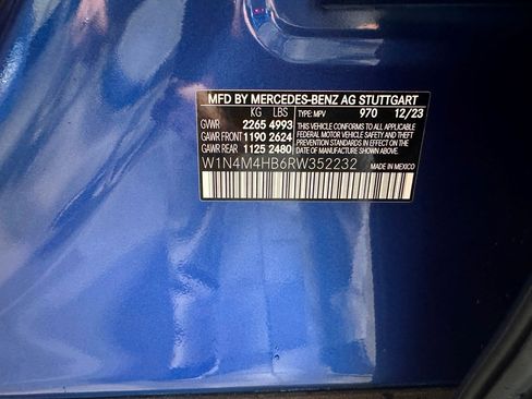 Used 2024 Mercedes-Benz GLB 250 4MATIC image 37