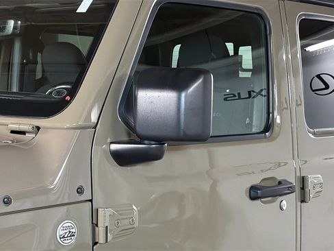 Used 2020 Jeep Gladiator Overland image 5