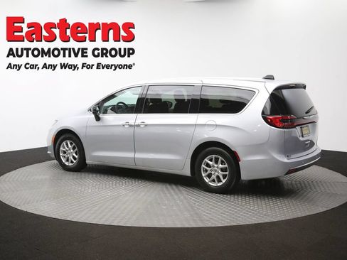 Used 2024 Chrysler Pacifica Touring-L FWD image 62