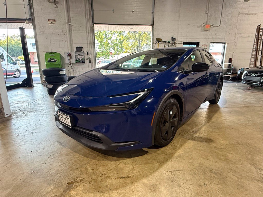 Used 2023 Toyota Prius LE FWD image 6