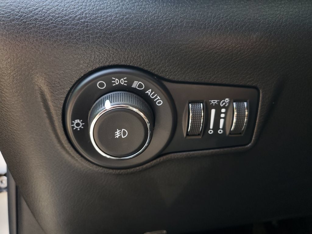 Used 2025 Jeep Compass Limited AWD/4WD image 23