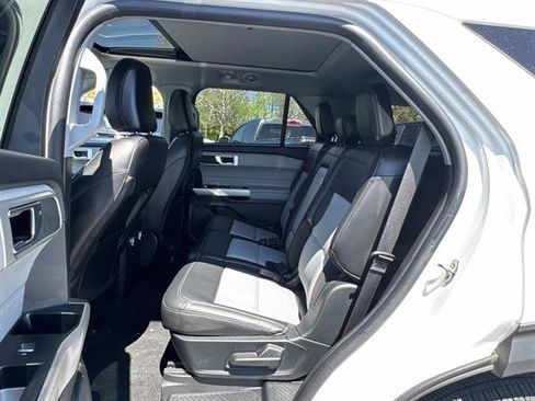 Used 2023 Ford Explorer XLT w/ Equipment Group 202A AWD/4WD image 29
