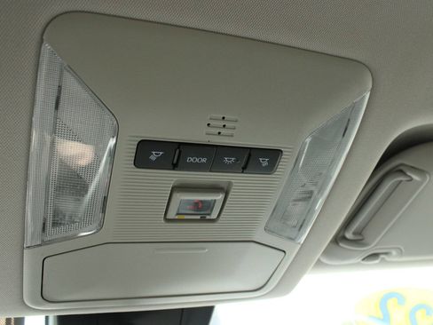 Used 2022 Toyota RAV4 XLE AWD/4WD image 45