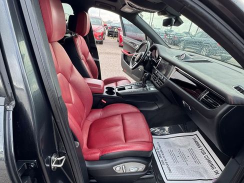 Used 2019 Porsche Macan AWD/4WD image 31