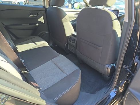 Used 2025 Nissan Rogue SV FWD image 15