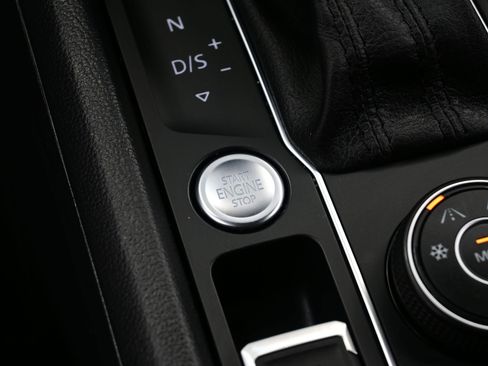 Used 2020 Volkswagen Atlas Cross Sport SE image 24