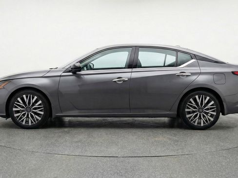 Used 2025 Nissan Altima 2.5 SV image 5