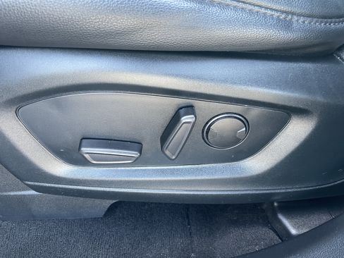 Used 2021 Ford Explorer XLT w/ Equipment Group 202A AWD/4WD image 15