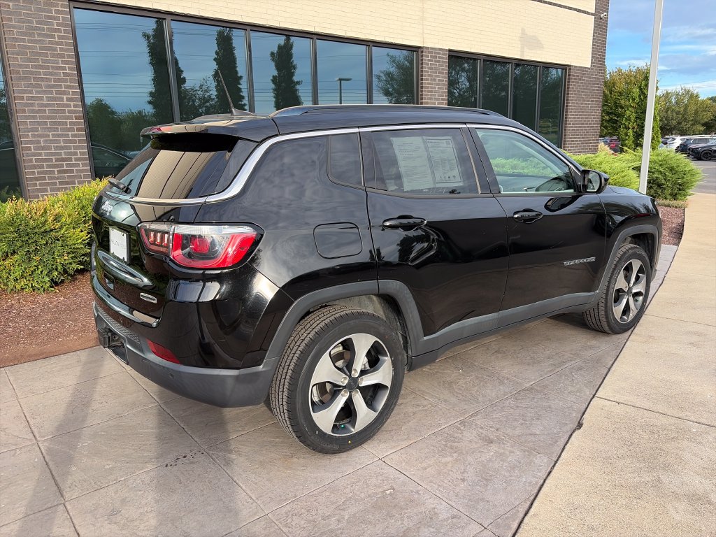 Used 2018 Jeep Compass Latitude w/ Popular Equipment Group AWD/4WD image 4