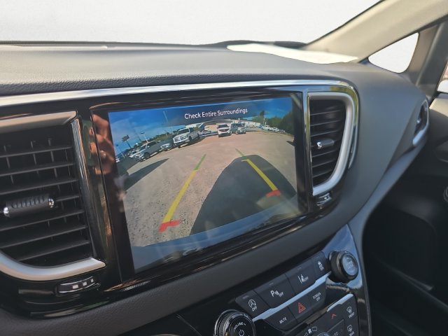 Used 2025 Chrysler Pacifica Select FWD image 24