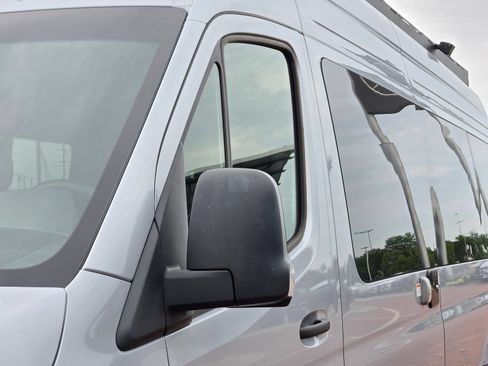Used 2025 Mercedes-Benz Sprinter 2500 image 7
