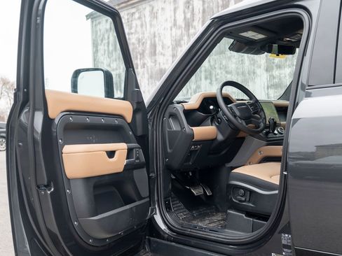 New 2026 Land Rover Defender 110 V8 image 10