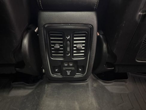 Used 2015 Jeep Grand Cherokee Limited w/ Luxury Group II image 18