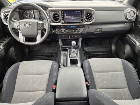 Certified 2022 Toyota Tacoma TRD Off-Road AWD/4WD image 18