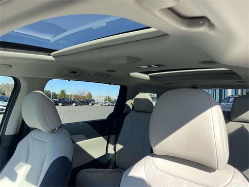 New 2026 Kia Carnival SX image 30