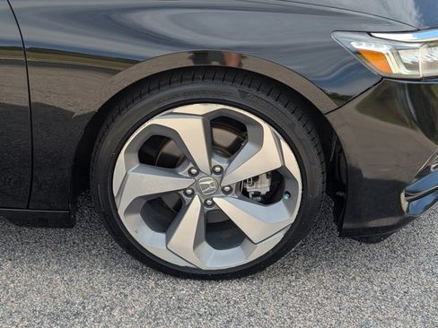 Used 2018 Honda Accord Touring image 6