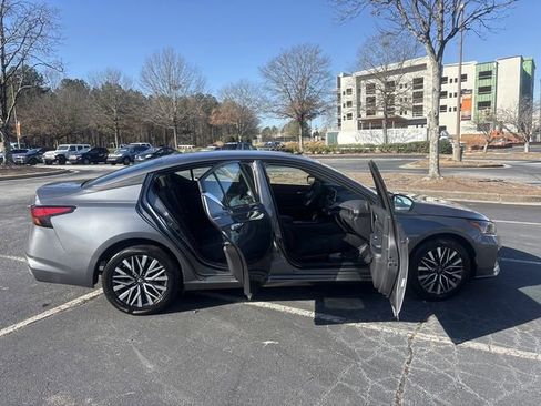 Used 2025 Nissan Altima 2.5 SV image 13