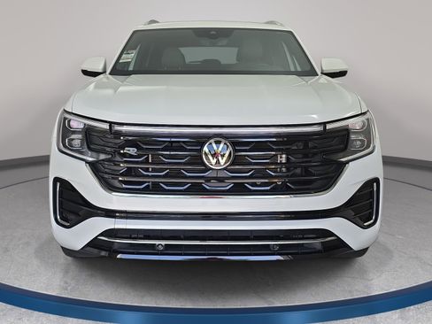Used 2024 Volkswagen Atlas Cross Sport SEL R-Line image 2