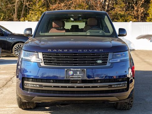 Used 2023 Land Rover Range Rover SE image 2