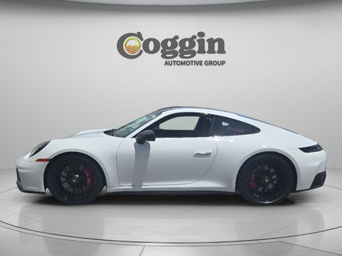 Used 2026 Porsche 911 Carrera GTS RWD image 2